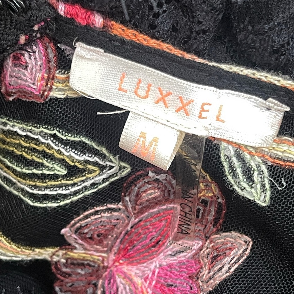 Embroidered romper - Picture 7 of 10